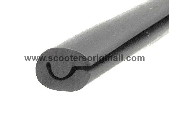 Vespa - Legshield Trim Black Rubber Universal - 1600mm