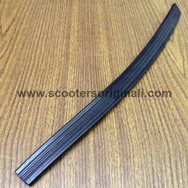 Lambretta: Rubber for Battery Strap - Series 3