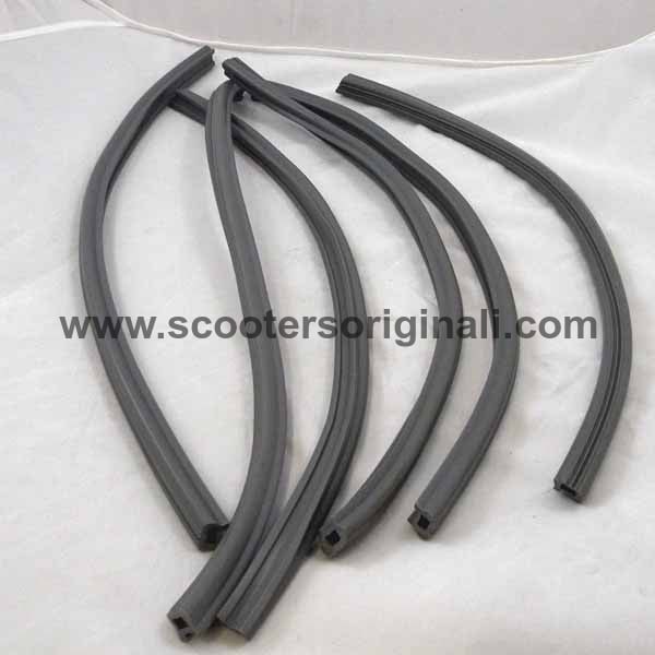 Lambretta: Floorboard rubber inserts- Set/6 - LD150 MK3