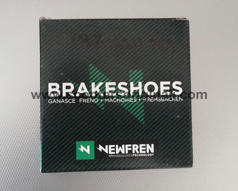 Vespa Brake Shoes- Front 8/9/10" V5A / VNC / VBB - Grooved AntiAQUA - NEWFREN