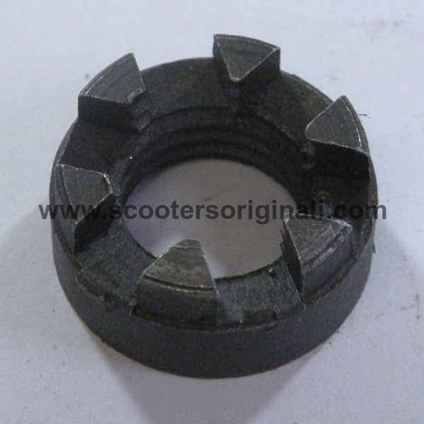 Vespa: Clutch Nut - most full frame Vespas