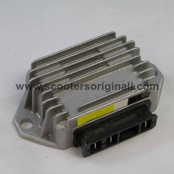 Vespa: AC Regulator - 3 Plug
