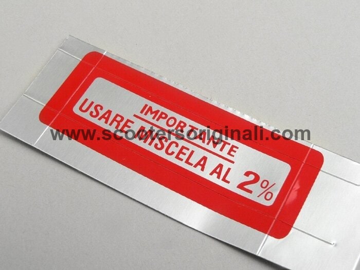 Vespa Sticker - Fuel Tank - Importante Usare Miscela al 2% - Red