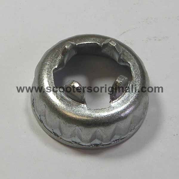Vespa: Rear Hub Nut Retainer - PX Models