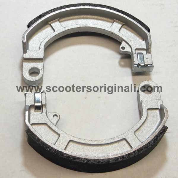 Vespa: Front Brake Shoes - Rally / Sprint / GL / GS160 / SS180